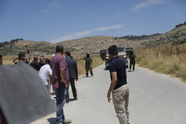 Palestinians gather near fire in agricultural land west of Hebron Palestinians and members of the Palestinian Civil Defense gather near the site of a fire on agricultural land around the village of Idhna, west of the West Bank city of Hebron, on June 2, 2026. Palestinian residents said Israeli settlers set fire to land in the area, while the Israeli army prevented residents from reaching it and intervened at the site. Photo by Mamoun Wazwaz apaimages Hebron West Bank Palestinian Territory 020626_Hebron_MW_00(5) Copyright: xapaimagesxMamounxWazwazx xapaimagesx