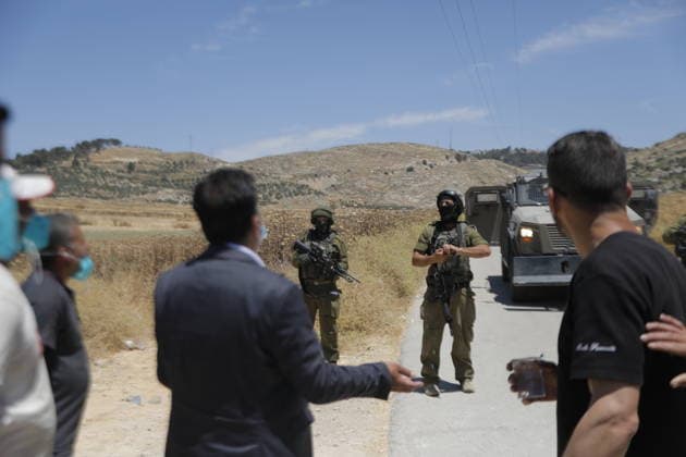 Palestinians gather near fire in agricultural land west of Hebron Palestinians and members of the Palestinian Civil Defense gather near the site of a fire on agricultural land around the village of Idhna, west of the West Bank city of Hebron, on June 2, 2026. Palestinian residents said Israeli settlers set fire to land in the area, while the Israeli army prevented residents from reaching it and intervened at the site. Photo by Mamoun Wazwaz apaimages Hebron West Bank Palestinian Territory 020626_Hebron_MW_00(6) Copyright: xapaimagesxMamounxWazwazx xapaimagesx