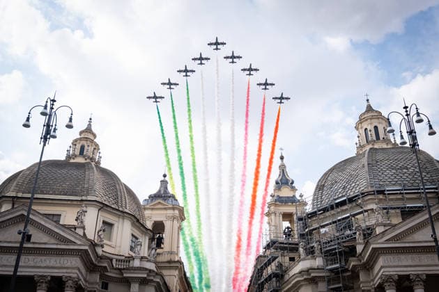 June 2, 2026, Rome, Italy: To mark the 80th anniversary of the birth of the Italian Republic, the Frecce Tricolori (Tricolour Arrows) aerobatic team flies over Via del Corso after passing over the Monument to the Unknown Soldier. The day commemorates the 1946 Italian institutional referendum in which the Italian people were called to decide the form of government between a republic or a monarchy. Rome Italy - ZUMAg256 20260602_znp_g256_003 Copyright: xMarcoxDixGianvitox