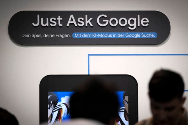 Google - Re:publica DEU, Deutschland, Germany, Berlin, 18.05.2026 Stand vom US-amerikanischer Technologiekonzern Google mit Motto Just ask Google Mit dem Ki-Modus in der Google suche zum Thema Kuenstliche Intelligenz KI auf der Re:publica auf der digitalen Konferenz Re:publica 26 republica 2026 unter dem Motto Never Gonna Give You Up in der Station in Berlin Deutschland . Die Konferenz republica ist ein Event Festival und Diskussionsforum zum Thema digitale Gesellschaft . Blogger Media Aktivisten und Menschenrechtler diskutieren die Zukunft der digitalen Medien und vom Internet Republica Republika en: A booth from the US technology company Google with the motto Just ask Google featuring the AI ‹‹mode in Google search on the topic of art