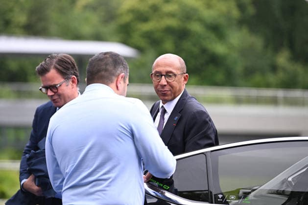 French President Emmanuel Macron Visits National Football Centre Ahead of 2026 FIFA World Cup President of the French Football Federation Philippe Diallo French President Emmanuel Macron and First Lady Brigitte Macron visit the National Football Centre in Clairefontaine, near Paris, on June 2, 2026. Ahead of the 2026 FIFA World Cup, the President met players and coaching staff of the France men’s national football team to express his support. He also met members of the France women’s national team as they prepared for upcoming FIFA Women’s World Cup 2027 qualifying matches. Photo by Jeanne Accorsini Pool ABACAPRESS.COM Clairefontaine France  Copyright: xAccorsinixJeanne Pool ABACAx