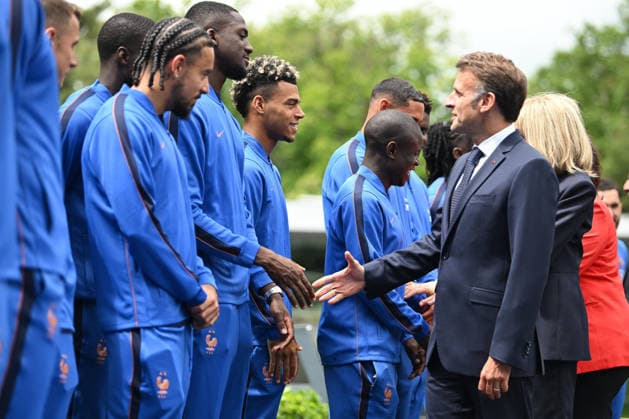 French President Emmanuel Macron Visits National Football Centre Ahead of 2026 FIFA World Cup Bradley Barcola, Ibrahima Konaté, Désiré Doué and Emmanuel Macron French President Emmanuel Macron and First Lady Brigitte Macron visit the National Football Centre in Clairefontaine, near Paris, on June 2, 2026. Ahead of the 2026 FIFA World Cup, the President met players and coaching staff of the France men’s national football team to express his support. He also met members of the France women’s national team as they prepared for upcoming FIFA Women’s World Cup 2027 qualifying matches. Photo by Jeanne Accorsini Pool ABACAPRESS.COM Clairefontaine France  Copyright: xAccorsinixJeanne Pool ABACAx