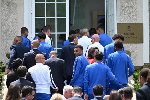 French President Emmanuel Macron Visits National Football Centre Ahead of 2026 FIFA World Cup Family photo French President Emmanuel Macron and First Lady Brigitte Macron visit the National Football Centre in Clairefontaine, near Paris, on June 2, 2026. Ahead of the 2026 FIFA World Cup, the President met players and coaching staff of the France men’s national football team to express his support. He also met members of the France women’s national team as they prepared for upcoming FIFA Women’s World Cup 2027 qualifying matches. Photo by Jeanne Accorsini Pool ABACAPRESS.COM Clairefontaine France  Copyright: xAccorsinixJeanne Pool ABACAx