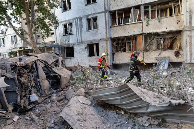 Rescuers of Ukraine’s State Emergency Service walk through the rubble outside a nine-storey residential building in the Podilskyi district, damaged by a massive Russian missile and drone attack, Kyiv, Ukraine, on 2 June 2026. The overnight strike killed six people and injured 79, including three children, in the Ukrainian capital. In the Podilskyi district, residential buildings, a garage cooperative, a communal enterprise, and a four-storey educational institution sustained damage as a result of the attack. (Photo by Kyrylo Chubotin Ukrinform) Aftermath of Russian overnight attack in Kyiv’s Podilskyi district  Copyright: xKirillxChubotinx