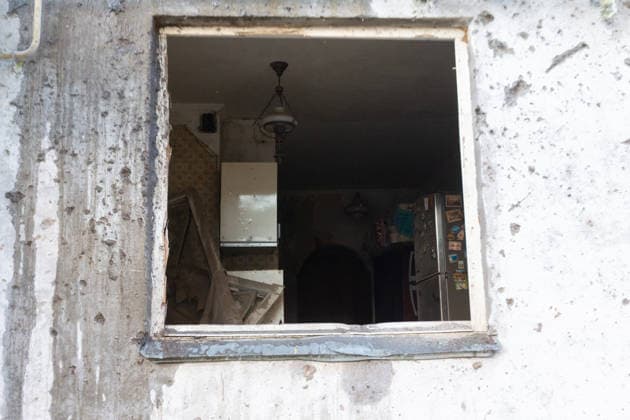A kitchen is seen through a shattered window of a nine-storey residential building in the Podilskyi district, damaged by a massive Russian missile and drone attack, Kyiv, Ukraine, on 2 June 2026. The overnight strike killed six people and injured 79, including three children, in the Ukrainian capital. In the Podilskyi district, residential buildings, a garage cooperative, a communal enterprise, and a four-storey educational institution sustained damage as a result of the attack. (Photo by Kyrylo Chubotin Ukrinform) Aftermath of Russian overnight attack in Kyiv’s Podilskyi district  Copyright: xKirillxChubotinx