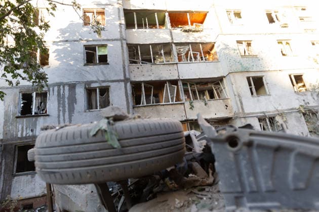 A car lies on its side outside a nine-storey apartment building in the Podilskyi district, damaged by a massive Russian missile and drone attack, Kyiv, Ukraine, on 2 June 2026. The overnight strike killed six people and injured 79, including three children, in the Ukrainian capital. In the Podilskyi district, residential buildings, a garage cooperative, a communal enterprise, and a four-storey educational institution sustained damage as a result of the attack. (Photo by Kyrylo Chubotin Ukrinform) Aftermath of Russian overnight attack in Kyiv’s Podilskyi district  Copyright: xKirillxChubotinx