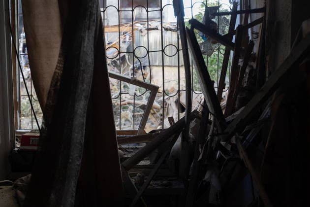 Aftermath of Russian overnight attack in Kyiv’s Podilskyi District - Ukraine A shattered window is inside a nine-storey apartment block in the Podilskyi district, damaged by a massive Russian missile and drone attack, Kyiv, Ukraine, on 2 June 2026. The overnight strike killed six people and injured 79, including three children, in the Ukrainian capital. In the Podilskyi district, residential buildings, a garage cooperative, a communal enterprise, and a four-storey educational institution sustained damage as a result of the attack. Photo by Kyrylo Chubotin Ukrinform ABACAPRESS.COM Kyiv Ukraine  Copyright: xChubotinxKirill Ukrinform ABACAx