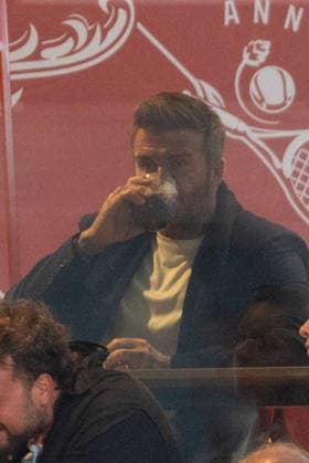 David Beckham and Gustavo Kuerten deep in conversation during the 2026 French Open at Roland Garros, in Paris, France, on June 2, 2026 Jacovides Moreau Bestimage David Beckham and Gustavo Kuerten deep in conversation during the 2026 French Open at Roland Garros, in Paris, France, on June 2, 2026 Paris France  Copyright: xJACOVIDES-BORDE-MOREAUx xBESTIMAGExJACOVIDES-BORDE-MOREAUx xBESTIMAGEx