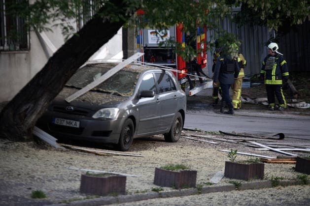 Aftermath of Russian Overnight Missile And Drone Attack In Kyiv - Ukraine Rescue workers deal with the aftermath of a Russian missile attack in the Holosiivskyi district of Kyiv, Ukraine, on June 2, 2026. Photo by Marianna Kotyk Ukrinform ABACAPRESS.COM Kyiv Ukraine  Copyright: xUkrinform ABACAx