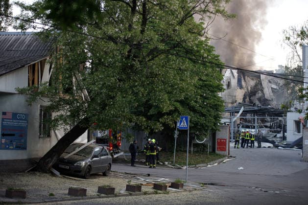 Aftermath of Russian Overnight Missile And Drone Attack In Kyiv - Ukraine Rescue workers clear the aftermath of a Russian missile attack on the capital in the Holosiivskyi district of Kyiv, Ukraine, on June 2, 2026. Photo by Marianna Kotyk Ukrinform ABACAPRESS.COM Kyiv Ukraine  Copyright: xUkrinform ABACAx