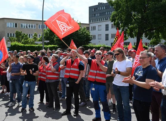 Protest rally by employees of IAV in Berlin BERLIN, GERMANY - JUNE 02: Employees of automotive development services provider IAV take part in a protest rally against job cuts and the closure of parts of the company’s facilities in Berlin, on June 02,2026. Employees at IAV are protesting planned job cuts in Germany expected by mid-2027, including the effective closure of the company’s Berlin site, which would impact around 1,250 employees, according to local media. Vladimir Sindeyev Anadolu Berlin Germany. Editorial use only. Please get in touch for any other usage.  Copyright: x2026xAnadoluxVladimirxSindeyevx