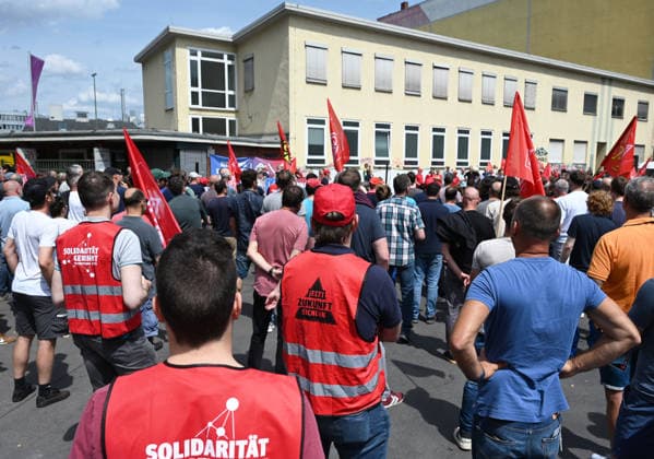Protest rally by employees of IAV in Berlin BERLIN, GERMANY - JUNE 02: Employees of automotive development services provider IAV take part in a protest rally against job cuts and the closure of parts of the company’s facilities in Berlin, on June 02,2026. Employees at IAV are protesting planned job cuts in Germany expected by mid-2027, including the effective closure of the company’s Berlin site, which would impact around 1,250 employees, according to local media. Vladimir Sindeyev Anadolu Berlin Germany. Editorial use only. Please get in touch for any other usage.  Copyright: x2026xAnadoluxVladimirxSindeyevx