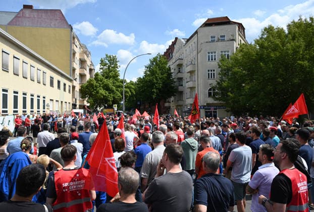 Protest rally by employees of IAV in Berlin BERLIN, GERMANY - JUNE 02: Employees of automotive development services provider IAV take part in a protest rally against job cuts and the closure of parts of the company’s facilities in Berlin, on June 02,2026. Employees at IAV are protesting planned job cuts in Germany expected by mid-2027, including the effective closure of the company’s Berlin site, which would impact around 1,250 employees, according to local media. Vladimir Sindeyev Anadolu Berlin Germany. Editorial use only. Please get in touch for any other usage.  Copyright: x2026xAnadoluxVladimirxSindeyevx