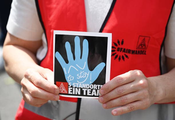Protest rally by employees of IAV in Berlin BERLIN, GERMANY - JUNE 02: Employees of automotive development services provider IAV take part in a protest rally against job cuts and the closure of parts of the company’s facilities in Berlin, on June 02,2026. Employees at IAV are protesting planned job cuts in Germany expected by mid-2027, including the effective closure of the company’s Berlin site, which would impact around 1,250 employees, according to local media. Vladimir Sindeyev Anadolu Berlin Germany. Editorial use only. Please get in touch for any other usage.  Copyright: x2026xAnadoluxVladimirxSindeyevx
