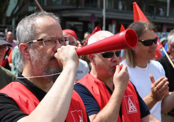 Protest rally by employees of IAV in Berlin BERLIN, GERMANY - JUNE 02: Employees of automotive development services provider IAV take part in a protest rally against job cuts and the closure of parts of the company’s facilities in Berlin, on June 02,2026. Employees at IAV are protesting planned job cuts in Germany expected by mid-2027, including the effective closure of the company’s Berlin site, which would impact around 1,250 employees, according to local media. Vladimir Sindeyev Anadolu Berlin Germany. Editorial use only. Please get in touch for any other usage.  Copyright: x2026xAnadoluxVladimirxSindeyevx