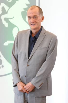 Verleihung des Verdienstorden des Landes Nordrhein-Westfalen Georg Uecker im Portrait bei der Verleihung des Verdienstorden des Landes Nordrhein-Westfalen durch den Ministerpraesidenten in NRW, Duesseldorf, 02.06.2026 Duesseldorf NRW Deutschland *** Awarding of the Order of Merit of the State of North Rhine-Westphalia Georg Uecker in portrait at the awarding of the Order of Merit of the State of North Rhine-Westphalia by the Minister President of North Rhine-Westphalia, Duesseldorf, 02 06 2026 Duesseldorf NRW Germany