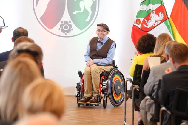 Verleihung des Verdienstorden des Landes Nordrhein-Westfalen Peter Heolscher bei der Verleihung des Verdienstorden des Landes Nordrhein-Westfalen durch den Ministerpraesidenten in NRW, Duesseldorf, 02.06.2026 Duesseldorf NRW Deutschland *** Award of the Order of Merit of the State of North Rhine-Westphalia Peter Heolscher at the award ceremony of the Order of Merit of the State of North Rhine-Westphalia by the Minister President of North Rhine-Westphalia, Duesseldorf, 02 06 2026 Duesseldorf NRW Germany