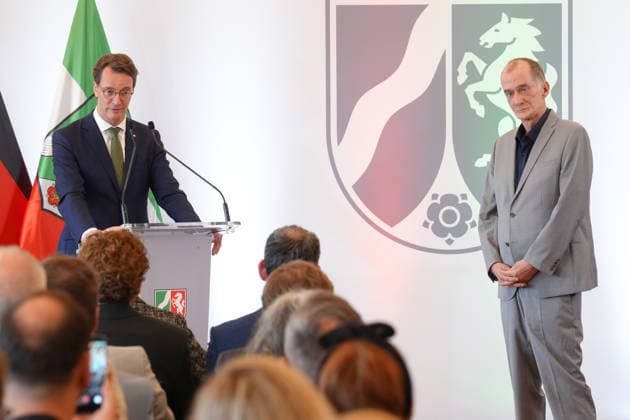 Verleihung des Verdienstorden des Landes Nordrhein-Westfalen Ministerpraesident Hendrik Wuest gemeinsam mit Georg Uecker bei der Verleihung des Verdienstorden des Landes Nordrhein-Westfalen durch den Ministerpraesidenten in NRW, Duesseldorf, 02.06.2026 Duesseldorf NRW Deutschland *** Awarding of the Order of Merit of the State of North Rhine-Westphalia State Premier Hendrik Wuest together with Georg Uecker at the awarding of the Order of Merit of the State of North Rhine-Westphalia by the State Premier in NRW, Duesseldorf, 02 06 2026 Duesseldorf NRW Germany