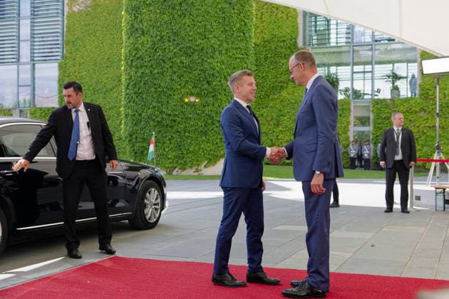 Merz empfängt PÃ ter Magyar 2026-06-02 Deutschland, Berlin Begrüßung und militärische Ehren durch Bundeskanzler Friedrich Merz (CDU) für den neu gewählten ungarischen Ministerpräsidenten PÃ ter Magyar. *** Merz receives PÃ ter Magyar 2026 06 02 Germany, Berlin Welcome and military honors by Federal Chancellor Friedrich Merz CDU for the newly elected Hungarian Prime Minister PÃ ter Magyar
