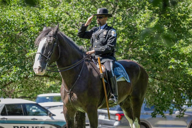 June 2, 2026, Arlington, Virginia, United States: The funeral procession for ARLINGTON COUNTY POLICE CORPORAL BARRY FOUST passes Arlington County Police Headquarters one final time following funeral services. Foust died after battling a 9 11-related illness linked to his service as a Pentagon first responder on September 11, 2001. Arlington United States - ZUMAk206 20260602_znp_k206_010 Copyright: xMattxKaminskyx