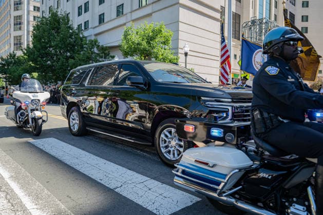June 2, 2026, Arlington, Virginia, United States: The funeral procession for ARLINGTON COUNTY POLICE CORPORAL BARRY FOUST passes Arlington County Police Headquarters one final time following funeral services. Foust died after battling a 9 11-related illness linked to his service as a Pentagon first responder on September 11, 2001. Arlington United States - ZUMAk206 20260602_znp_k206_008 Copyright: xMattxKaminskyx