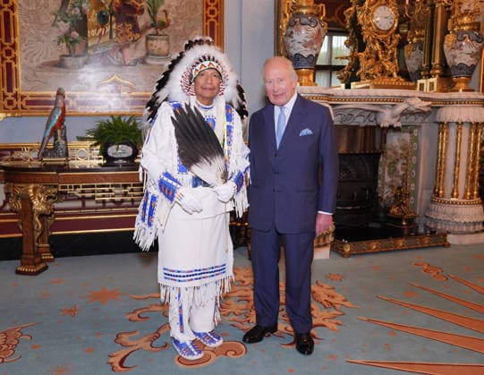 Audience with King Charles at Buckingham Palace in London, UK, 02 June 2026 King Charles III with Bearspaw First Nation Chief Darcy Dixon, during an audience with The National Chief of the Assembly of First Nations (Chief Cindy Woodhouse Nepinak) and Regional Chiefs and Elders from the Assembly of First Nations, at Buckingham Palace, London. Picture date: Tuesday June 2, 2026., Credit:Yui Mok PA ROTA - B68 Avalon United Kingdom, London  Copyright: xYuixMokx xPAxROTAx-xB68x xAvalonx 1107334493
