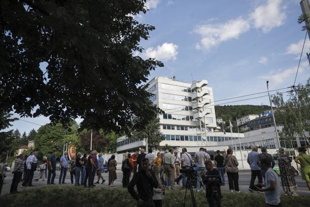 Citizens protest in front of the Office of the High Representative building in Sarajevo SARAJEVO, BOSNIA AND HERZEGOVINA - JUNE 2: Citizens protest in front of the Office of the High Representative building in Sarajevo on the occasion of the upcoming session of the Peace Implementation Council, at which a new High Representative in Bosnia and Herzegovina will be elected on June 2, 2026. Samir Jordamovic Anadolu Sarajevo Bosnia and Herzegovina. Editorial use only. Please get in touch for any other usage.  Copyright: x2026xAnadoluxSamirxJordamovicx