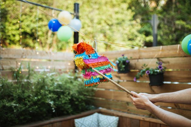 IMAGO Creative, Lifestyle, Feste im Garten #2 spiel,kindergeburtstag,pinata,spiele,geburtstag,geburtstage,geburtstagsfeier,geburtstagsfeiern,geburtstagsfest,geburtstagsfeste,geburtstagsparties,geburtstagsparty,kindergeburtstage,kinderparties,kinderparty,pinata ** game,children birthday,pinata,games,gaming,birthdays 539-su3