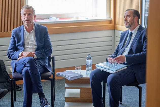 - Wien 02.06.2026 - NEOS Hearing ORF GD Kandidaten- Öffentliches Hearing der Kandidaten für das Amt des ORF-Generaldirektors im ORF-Funkhaus Wien. Insgesamt bewerben sich 13 Kandidaten um die Nachfolge an der Spitze des ORF. 5 von ihnen wurden zu einem öffentlichen Hearing des NEOS Lab eingeladen, um ihre Vorstellungen für die Zukunft des öffentlich-rechtlichen Rundfunks zu präsentieren. PHOTO: (v.L.) Ex-Pro7Sat.1Puls4-Geschäftsführer Markus Breitenecker, Ex-APA-CEO Clemens Pig, kurz vor Beginn der Veranstaltung. Vienna (AUSTRIA) - Candidates for the position of ORF Director General during a public hearing organized by NEOS Lab at the ORF Funkhaus in Vienna. Medienpolitik, Medienreform, Public Service, Digitalisierung, Unabhängigke 