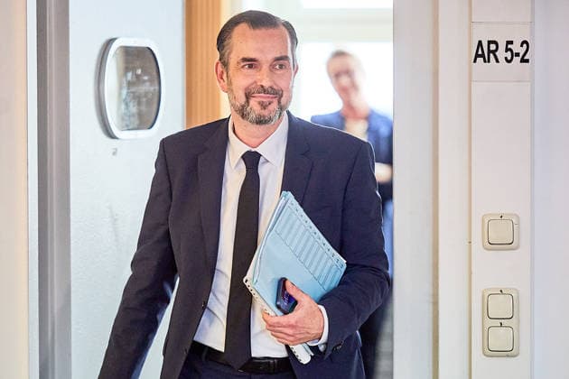 - Wien 02.06.2026 - NEOS Hearing ORF GD Kandidaten- Öffentliches Hearing der Kandidaten für das Amt des ORF-Generaldirektors im ORF-Funkhaus Wien. Insgesamt bewerben sich 13 Kandidaten um die Nachfolge an der Spitze des ORF. 5 von ihnen wurden zu einem öffentlichen Hearing des NEOS Lab eingeladen, um ihre Vorstellungen für die Zukunft des öffentlich-rechtlichen Rundfunks zu präsentieren. PHOTO:Ex-APA-CEO Clemens Pig, Vienna (AUSTRIA) - Candidates for the position of ORF Director General during a public hearing organized by NEOS Lab at the ORF Funkhaus in Vienna. Medienpolitik, Medienreform, Public Service, Digitalisierung, Unabhängigkeit, Medienmanagement, Demokratie, Stiftungsrat, Medienzukunft, Auswahlverfahren, öffentlich rechtl 