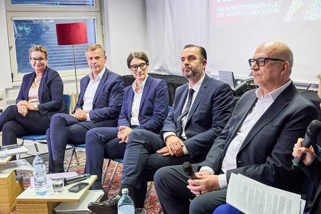 - Wien 02.06.2026 - NEOS Hearing ORF GD Kandidaten- Öffentliches Hearing der Kandidaten für das Amt des ORF-Generaldirektors im ORF-Funkhaus Wien. Insgesamt bewerben sich 13 Kandidaten um die Nachfolge an der Spitze des ORF. 5 von ihnen wurden zu einem öffentlichen Hearing des NEOS Lab eingeladen, um ihre Vorstellungen für die Zukunft des öffentlich-rechtlichen Rundfunks zu präsentieren. PHOTO: (v.L.) Ex-ORF-Managerin Petra Höfer, Ex-Pro7Sat.1Puls4-Geschäftsführer Markus Breitenecker, ORF-Magazinchefin Lisa Totzauer, Ex-APA-CEO Clemens Pig, Ex-HBO-MAX-Manager Johannes Larcher. Vienna (AUSTRIA) - Candidates for the position of ORF Director General during a public hearing organized by NEOS Lab at the ORF Funkhaus in Vienna. Medienpoli 