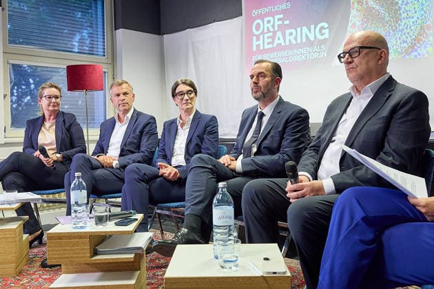 - Wien 02.06.2026 - NEOS Hearing ORF GD Kandidaten- Öffentliches Hearing der Kandidaten für das Amt des ORF-Generaldirektors im ORF-Funkhaus Wien. Insgesamt bewerben sich 13 Kandidaten um die Nachfolge an der Spitze des ORF. 5 von ihnen wurden zu einem öffentlichen Hearing des NEOS Lab eingeladen, um ihre Vorstellungen für die Zukunft des öffentlich-rechtlichen Rundfunks zu präsentieren. PHOTO: (v.L.) Ex-ORF-Managerin Petra Höfer, Ex-Pro7Sat.1Puls4-Geschäftsführer Markus Breitenecker, ORF-Magazinchefin Lisa Totzauer, Ex-APA-CEO Clemens Pig, Ex-HBO-MAX-Manager Johannes Larcher. Vienna (AUSTRIA) - Candidates for the position of ORF Director General during a public hearing organized by NEOS Lab at the ORF Funkhaus in Vienna. Medienpoli 