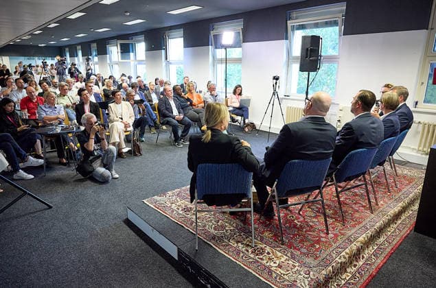 - Wien 02.06.2026 - NEOS Hearing ORF GD Kandidaten- Öffentliches Hearing der Kandidaten für das Amt des ORF-Generaldirektors im ORF-Funkhaus Wien. Insgesamt bewerben sich 13 Kandidaten um die Nachfolge an der Spitze des ORF. 5 von ihnen wurden zu einem öffentlichen Hearing des NEOS Lab eingeladen, um ihre Vorstellungen für die Zukunft des öffentlich-rechtlichen Rundfunks zu präsentieren. PHOTO: Blick in den Saal während der Veranstaltung. Vienna (AUSTRIA) - Candidates for the position of ORF Director General during a public hearing organized by NEOS Lab at the ORF Funkhaus in Vienna. Medienpolitik, Medienreform, Public Service, Digitalisierung, Unabhängigkeit, Medienmanagement, Demokratie, Stiftungsrat, Medienzukunft, Auswahlverfah 