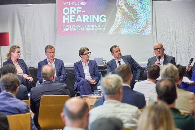 - Wien 02.06.2026 - NEOS Hearing ORF GD Kandidaten- Öffentliches Hearing der Kandidaten für das Amt des ORF-Generaldirektors im ORF-Funkhaus Wien. Insgesamt bewerben sich 13 Kandidaten um die Nachfolge an der Spitze des ORF. 5 von ihnen wurden zu einem öffentlichen Hearing des NEOS Lab eingeladen, um ihre Vorstellungen für die Zukunft des öffentlich-rechtlichen Rundfunks zu präsentieren. PHOTO: (v.L.) Ex-ORF-Managerin Petra Höfer, Ex-Pro7Sat.1Puls4-Geschäftsführer Markus Breitenecker, ORF-Magazinchefin Lisa Totzauer, Ex-APA-CEO Clemens Pig, Ex-HBO-MAX-Manager Johannes Larcher. Vienna (AUSTRIA) - Candidates for the position of ORF Director General during a public hearing organized by NEOS Lab at the ORF Funkhaus in Vienna. Medienpoli 