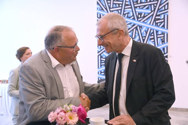 v.l. Josef HOVENJUERGEN, Hovenjürgen, Generalsekretaer der CDU Nordrhein-Westfalen, Parlamentarischer Staatssekretaer im Ministerium fuer Heimat, Kommunales, Bau und Digitalisierung des Landes Nordrhein-Westfalen, , Volker BECK, Politiker, Portraet, Portrait, Porträt, Einzelbild, angeschnittenes Einzelmotiv, Ministerpraesident Hendrik WUEST zeichnet Buergerinnen und Buerger aus Nordrhein-Westfalen fuer ihr aussergewoehnliches Engagement fuer die Gesellschaft mit dem Verdienstorden des Landes aus, Verleihung des Verdienstordens des Landes Nordrhein-Westfalen in Duesseldorf am 02.06.2026 *** f l Josef HOVENJUERGEN, Hovenjürgen, Secretary General of the CDU North Rhine-Westphalia, Parliamentary State Secretary in the Ministry of Homeland,