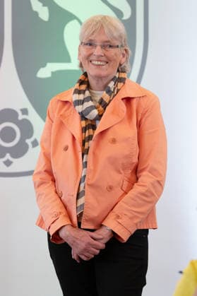 Liedermacherin Carolina BRAUCKMANN Portraet, Portrait, Porträt, Einzelbild, angeschnittenes Einzelmotiv, Ministerpraesident Hendrik WUEST zeichnet Buergerinnen und Buerger aus Nordrhein-Westfalen fuer ihr aussergewoehnliches Engagement fuer die Gesellschaft mit dem Verdienstorden des Landes aus, Verleihung des Verdienstordens des Landes Nordrhein-Westfalen in Duesseldorf am 02.06.2026 *** Singer-songwriter Carolina BRAUCKMANN portrait, portrait, portrait, single picture, cropped single motif, State Premier Hendrik WUEST honors citizens of North Rhine-Westphalia for their extraordinary commitment to society with the Order of Merit of the State of North Rhine-Westphalia, Award of the Order of Merit of the State of North Rhine-Westphalia i
