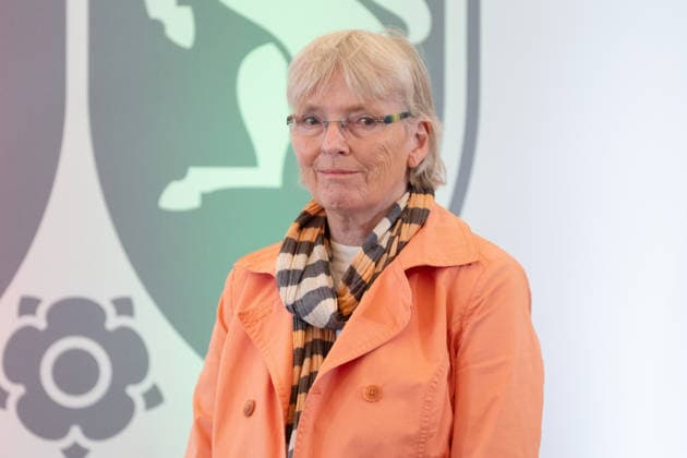 Liedermacherin Carolina BRAUCKMANN Portraet, Portrait, Porträt, Einzelbild, angeschnittenes Einzelmotiv, Ministerpraesident Hendrik WUEST zeichnet Buergerinnen und Buerger aus Nordrhein-Westfalen fuer ihr aussergewoehnliches Engagement fuer die Gesellschaft mit dem Verdienstorden des Landes aus, Verleihung des Verdienstordens des Landes Nordrhein-Westfalen in Duesseldorf am 02.06.2026 *** Singer-songwriter Carolina BRAUCKMANN portrait, portrait, portrait, single picture, cropped single motif, State Premier Hendrik WUEST honors citizens of North Rhine-Westphalia for their extraordinary commitment to society with the Order of Merit of the State of North Rhine-Westphalia, Award of the Order of Merit of the State of North Rhine-Westphalia i