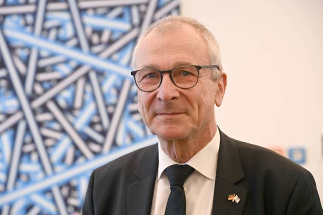 Volker BECK, Politiker, Portraet, Portrait, Porträt, Einzelbild, angeschnittenes Einzelmotiv, Ministerpraesident Hendrik WUEST zeichnet Buergerinnen und Buerger aus Nordrhein-Westfalen fuer ihr aussergewoehnliches Engagement fuer die Gesellschaft mit dem Verdienstorden des Landes aus, Verleihung des Verdienstordens des Landes Nordrhein-Westfalen in Duesseldorf am 02.06.2026 *** Volker BECK, politician, portrait, portrait, single picture, cropped single motif, State Premier Hendrik WUEST honors citizens of North Rhine-Westphalia for their extraordinary commitment to society with the Order of Merit of the State of North Rhine-Westphalia, Award of the Order of Merit of the State of North Rhine-Westphalia in Duesseldorf on 02 06 2026