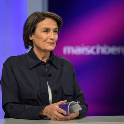 v.l.: Sandra Maischberger, GER, Berlin, Studio, zu Gast bei Maischberger, politische Talkshow, TV, Format, mit Moderatorin Sandra Maischberger, Das Erste, aus Adlershof Am Studio 20, 02.06. 2026, *** v l Sandra Maischberger, GER, Berlin, Studio, as a guest on Maischberger, political talk show, TV, format, with presenter Sandra Maischberger, Das Erste, from Adlershof Am Studio 20, 02 06 2026, Copyright: HMBxMedia UwexKoch