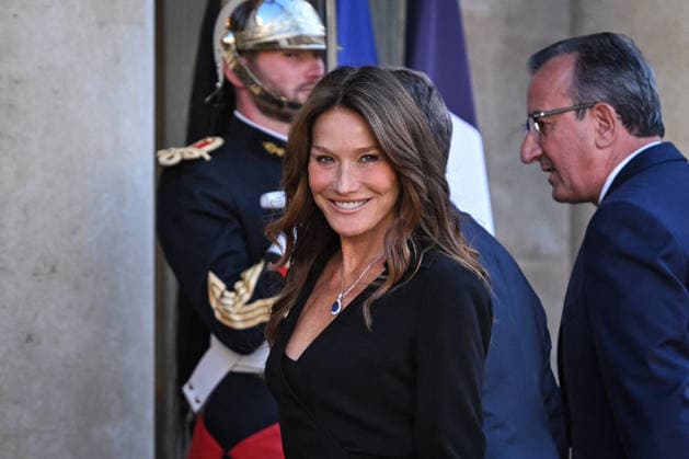 Nicolas Sarkozy and Carla Bruni arrive for a state dinner at the Elysee FA French former president Nicolas Sarkozy and his wife Italian-French singer Carla Bruni-Sarkozy arrive for a state dinner as part of Rwanda s President s visit at The Elysee Presidential Palace in Paris on June 2, 2026. Photo by Firas Abdullah ABACAPRESS.COM Paris Ile-de-France France  Copyright: xAbdullahxFiras ABACAx