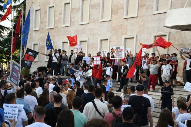 Protests continue in Albania over planned tourism project TIRANA, ALBANIA - JUNE 2: Thousands of demonstrators carrying banners and placards gather at Skanderbeg Square to protest the planned sale of a beach in the Zvernec area of Vlora as part of a tourism development project, in Tirana, Albania on June 2, 2026. Protesters after marched toward the Prime Minister’s Office to voice opposition to the project. Olsi Shehu Anadolu Tirana Albania. Editorial use only. Please get in touch for any other usage.  Copyright: x2026xAnadoluxOlsixShehux