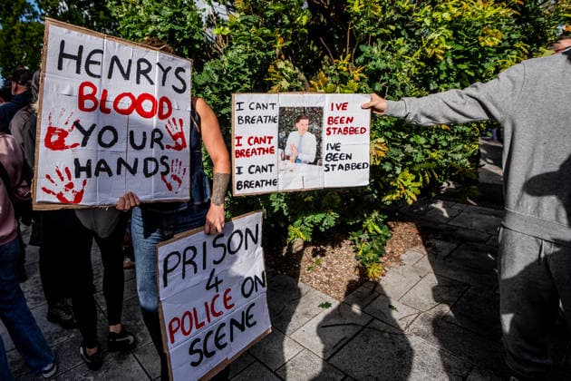 June 2, 2026, London, London, UK: Southampton locals organised a flash protest following the release of Police body-cam footage of the arrest and subsequent death of Henry Nowak. The 18 year old was handcuffed by Hampshire Constabulary who accused him of racial abuse and did not believe that he had been stabbed. He subsequently bled to death in custody. The protest outside Southampton Central Police Station accused the government of 2 tier policing. London UK  - ZUMAl94_ 20260602_zaf_l94_086 Copyright: xLabxMox