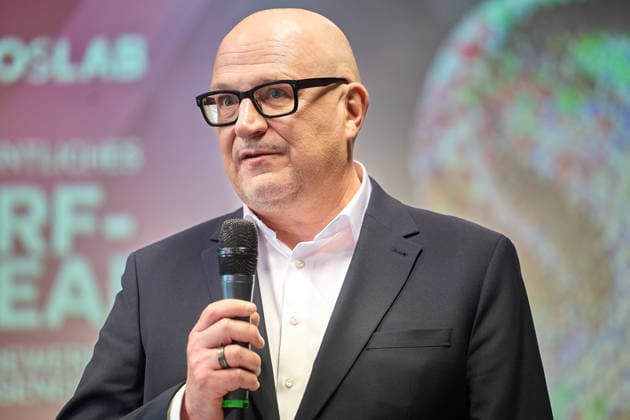 - Wien 02.06.2026 - NEOS Hearing ORF GD Kandidaten- Öffentliches Hearing der Kandidaten für das Amt des ORF-Generaldirektors im ORF-Funkhaus Wien. Insgesamt bewerben sich 13 Kandidaten um die Nachfolge an der Spitze des ORF. 5 von ihnen wurden zu einem öffentlichen Hearing des NEOS Lab eingeladen, um ihre Vorstellungen für die Zukunft des öffentlich-rechtlichen Rundfunks zu präsentieren. PHOTO: Ex-HBO-MAX-Manager Johannes Larcher. Vienna (AUSTRIA) - Candidates for the position of ORF Director General during a public hearing organized by NEOS Lab at the ORF Funkhaus in Vienna. Medienpolitik, Medienreform, Public Service, Digitalisierung, Unabhängigkeit, Medienmanagement, Demokratie, Stiftungsrat, Medienzukunft, Auswahlverfahren, öffe 