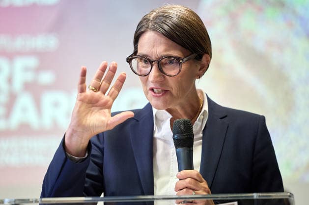 - Wien 02.06.2026 - NEOS Hearing ORF GD Kandidaten- Öffentliches Hearing der Kandidaten für das Amt des ORF-Generaldirektors im ORF-Funkhaus Wien. Insgesamt bewerben sich 13 Kandidaten um die Nachfolge an der Spitze des ORF. 5 von ihnen wurden zu einem öffentlichen Hearing des NEOS Lab eingeladen, um ihre Vorstellungen für die Zukunft des öffentlich-rechtlichen Rundfunks zu präsentieren. PHOTO: ORF-Magazinchefin Lisa Totzauer,. Vienna (AUSTRIA) - Candidates for the position of ORF Director General during a public hearing organized by NEOS Lab at the ORF Funkhaus in Vienna. Medienpolitik, Medienreform, Public Service, Digitalisierung, Unabhängigkeit, Medienmanagement, Demokratie, Stiftungsrat, Medienzukunft, Auswahlverfahren, öffent 