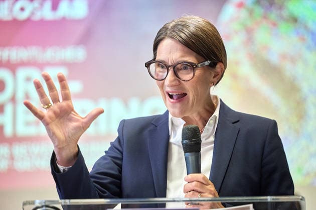 - Wien 02.06.2026 - NEOS Hearing ORF GD Kandidaten- Öffentliches Hearing der Kandidaten für das Amt des ORF-Generaldirektors im ORF-Funkhaus Wien. Insgesamt bewerben sich 13 Kandidaten um die Nachfolge an der Spitze des ORF. 5 von ihnen wurden zu einem öffentlichen Hearing des NEOS Lab eingeladen, um ihre Vorstellungen für die Zukunft des öffentlich-rechtlichen Rundfunks zu präsentieren. PHOTO: ORF-Magazinchefin Lisa Totzauer,. Vienna (AUSTRIA) - Candidates for the position of ORF Director General during a public hearing organized by NEOS Lab at the ORF Funkhaus in Vienna. Medienpolitik, Medienreform, Public Service, Digitalisierung, Unabhängigkeit, Medienmanagement, Demokratie, Stiftungsrat, Medienzukunft, Auswahlverfahren, öffent 