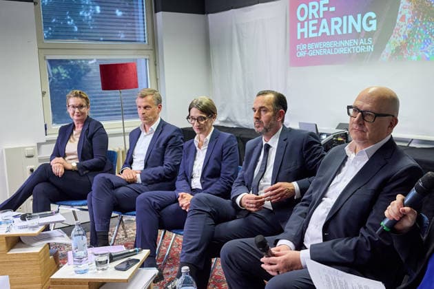 - Wien 02.06.2026 - NEOS Hearing ORF GD Kandidaten- Öffentliches Hearing der Kandidaten für das Amt des ORF-Generaldirektors im ORF-Funkhaus Wien. Insgesamt bewerben sich 13 Kandidaten um die Nachfolge an der Spitze des ORF. 5 von ihnen wurden zu einem öffentlichen Hearing des NEOS Lab eingeladen, um ihre Vorstellungen für die Zukunft des öffentlich-rechtlichen Rundfunks zu präsentieren. PHOTO: (v.L.) Ex-ORF-Managerin Petra Höfer, Ex-Pro7Sat.1Puls4-Geschäftsführer Markus Breitenecker, ORF-Magazinchefin Lisa Totzauer, Ex-APA-CEO Clemens Pig, Ex-HBO-MAX-Manager Johannes Larcher. Vienna (AUSTRIA) - Candidates for the position of ORF Director General during a public hearing organized by NEOS Lab at the ORF Funkhaus in Vienna. Medienpoli 