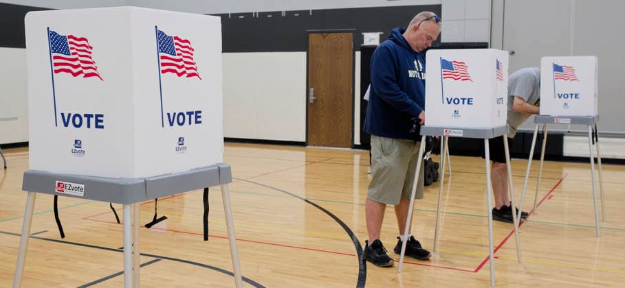 June 2, 2026, Sioux City, Iowa, USA: Sioux City, Iowa voters cast a ballot at the Morningside Elementary precinct during a primary election for their candidate choice, either Republican and Democrat, to represent them in the upcoming mid-term election for the offices of governor and congressional districts. Sioux City USA - ZUMAm41_ 20260602_zaf_m41_009 Copyright: xJerryxMennengax