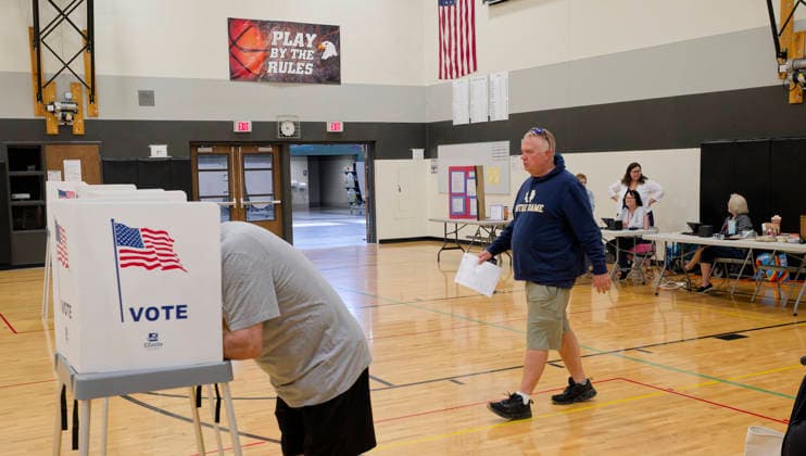 June 2, 2026, Sioux City, Iowa, USA: A voter in Sioux City, Iowa prepares to cast his ballot at the Morningside Elementary precinct during a primary election for their candidate choice, either Republican and Democrat, to represent them in the upcoming mid-term election for the offices of governor and congressional districts. Sioux City USA - ZUMAm41_ 20260602_zaf_m41_004 Copyright: xJerryxMennengax