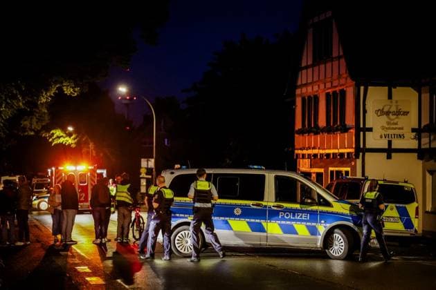 Bedrohungslage mit Kindern ** NUR FÜR REDAKTIONELLE ZWECKE ** EDITORIAL USE ONLY **<p>Einsatz der Polizei und Sonderkommandos in der Nacht zu Mittwoch 3. Juni 2026 in Dortmund-Höchsten. Ein Mann soll auf einen Polizisten geschossen und seine drei Kinder als Geiseln genommen haben. Ein Polizist wurde bei einem Schuss leicht verletzt. Deutschland Dortmund-Höchsten Dortmund-Höchsten Copyright: AndrÃ xHirtz *** Threat situation with children FOR EDITORIAL PURPOSES ONLY EDITORIAL USE ONLY p Deployment of police and special forces on the night of Wednesday 3 June 2026 in Dortmund Höchsten A man allegedly shot at a police officer and took his three children hostage A police officer was slightly injured by a shot Germany Dortmund Höchsten Dortm Copyright: AndrÃ xHirtz doc864ctc0og8izel2kjyv ,EDITORIAL USE ONLY