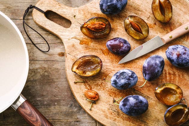 IMAGO Creative, Jahreszeit Sommer, Food, Pflaume zwetschge,pflaume,pflaumen,zwetsche,zwetschen,zwetschgen,zwetschke,zwetschken ** plum,plums 615-g25